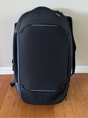 NOMATIC 32L Navigator Series Travel Backpack in Black